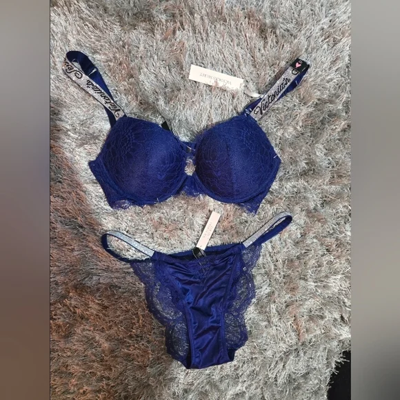 Victoria's Secret Navy Lace Bra and Panty Set - Picture 3 of 5
